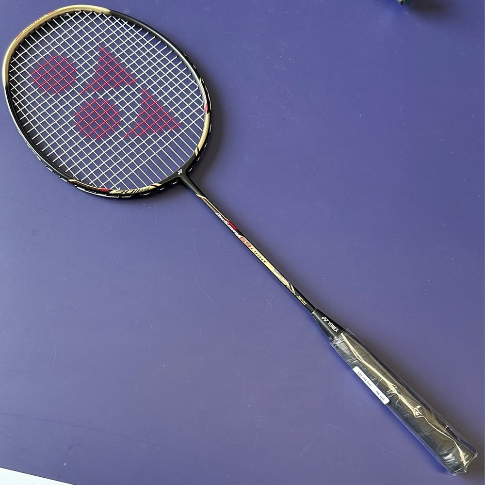 Yonex-Arcsaber-69-Lights-Badminton-racket-5U-G5-We-1
