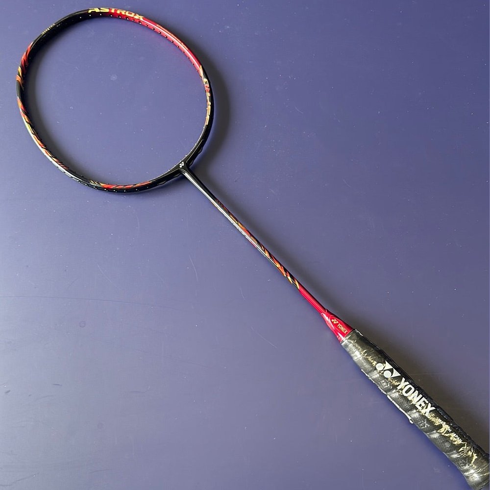 Yonex-Astrox-99-PRO-Cherry-Sunburst-Badminton-Rack-2
